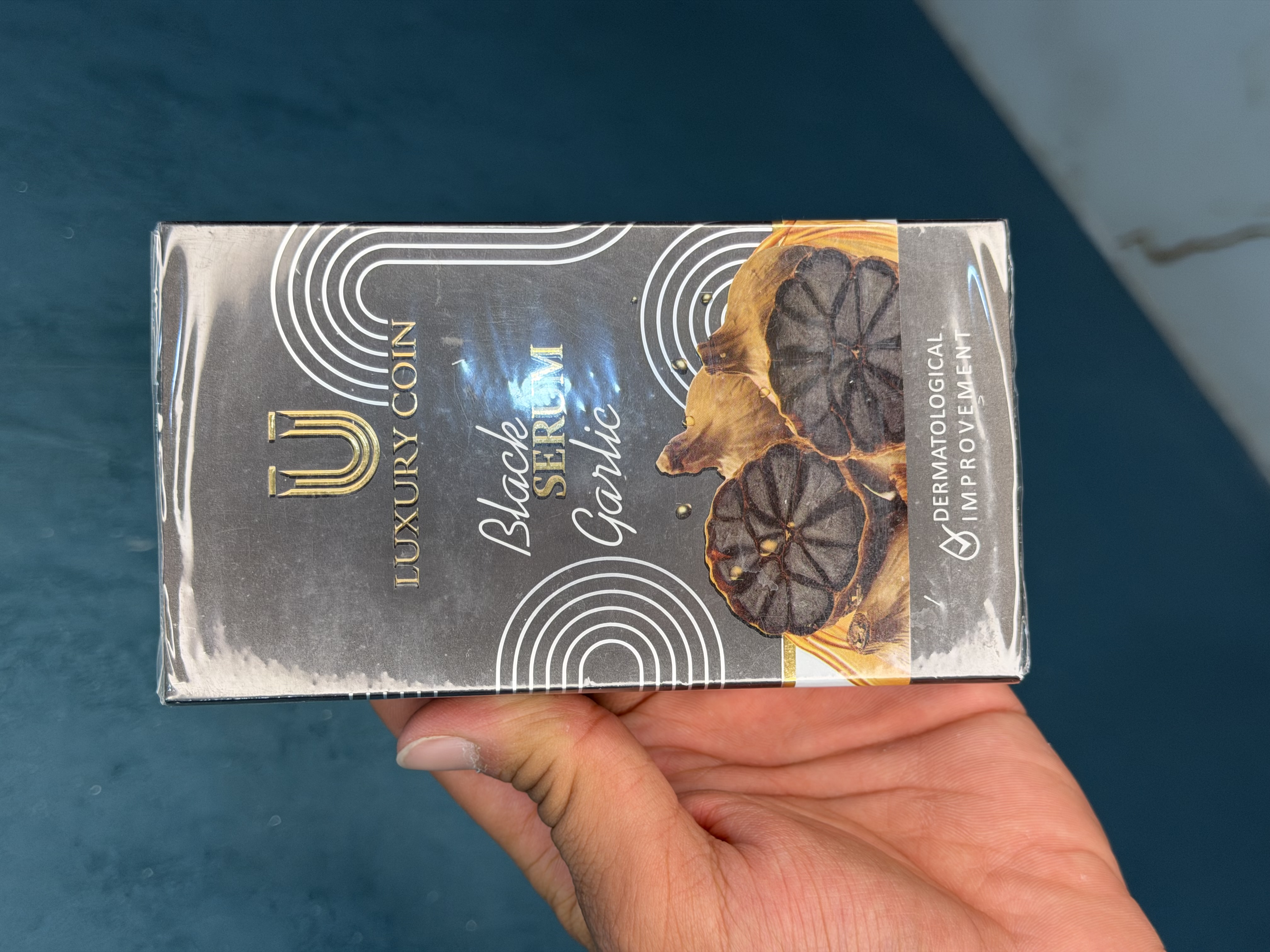 سرم سیر سیاه ریزش و تقویت مو لاکچری کوین